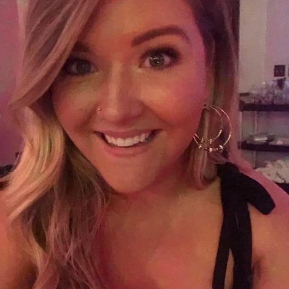 Meet your Posher, Sara - Picture 1 of 1